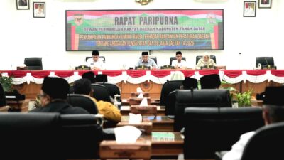Delapan Fraksi DPRD Tanah Datar Sampaikan Pandangan Umum Atas Nota Bupati Terhadap Ranperda APBD TA 2026